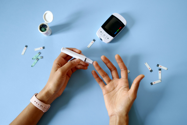For a diagnostic blood glucose test for diabetes, are the results the same regardless of whether arterial, venous, or capillary (fingertip) blood is used?