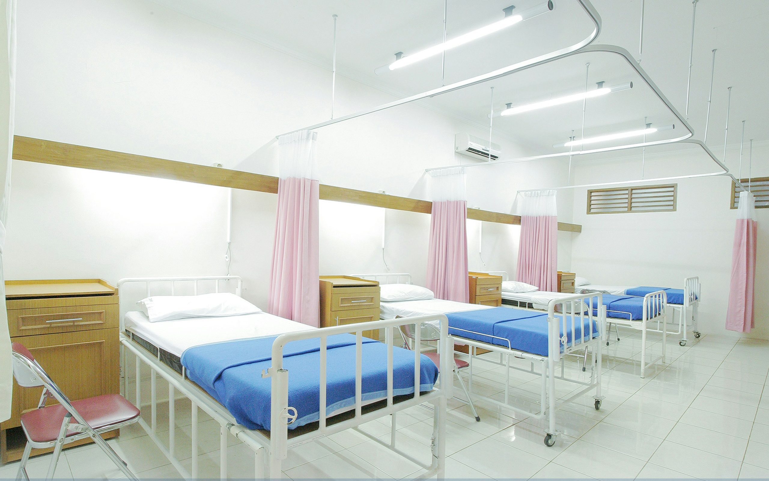 Is a point-of-care A1c test done with a small machine in a clinic as accurate as one analyzed in a large hospital laboratory?