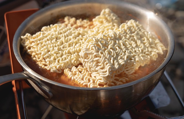If you only eat the noodles from instant ramen without the soup, is it okay for people with diabetes because the sodium and calories are reduced?
