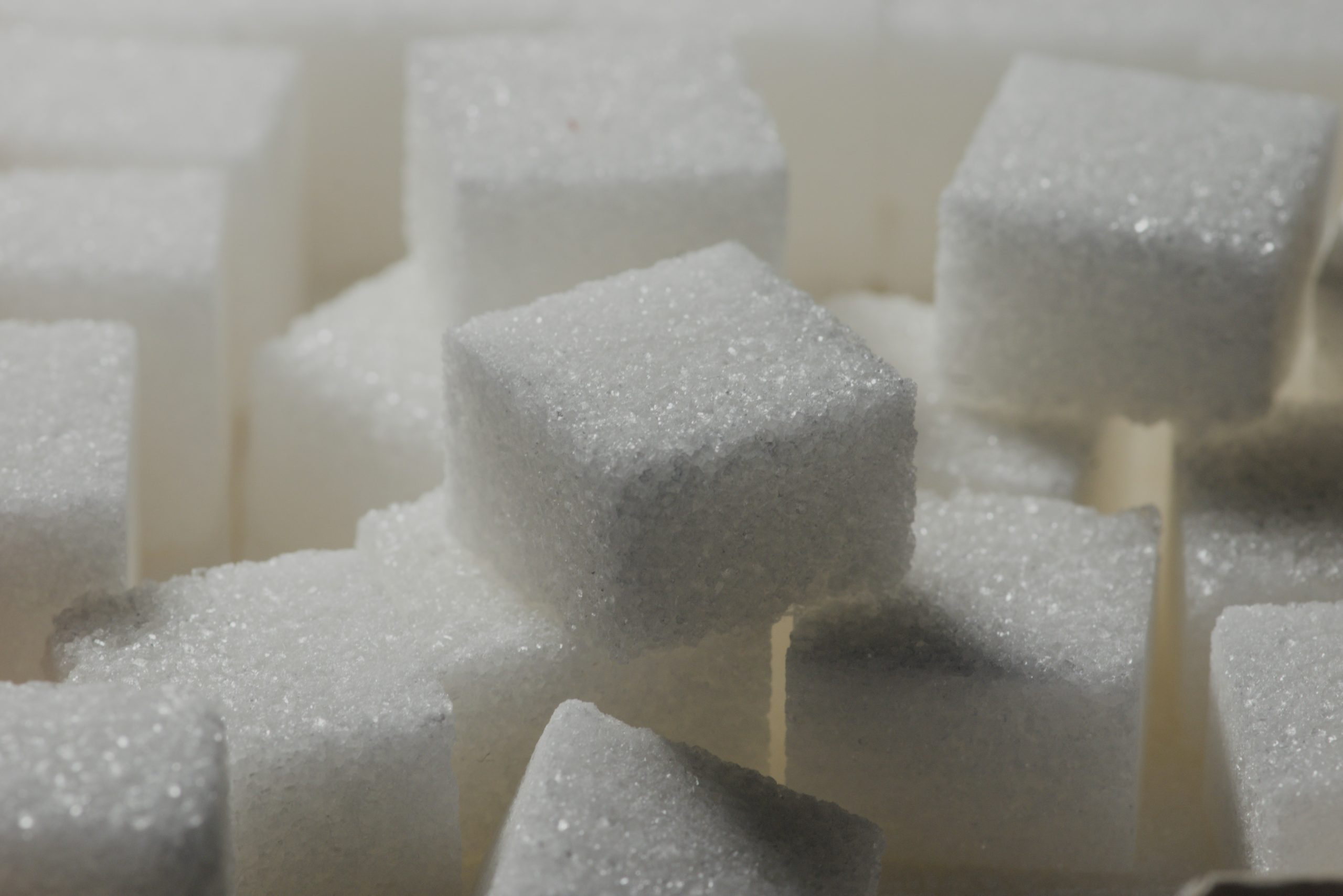 Should diabetic patients only consume ‘sugar-free’ products that contain no sugar at all to lower blood sugar?