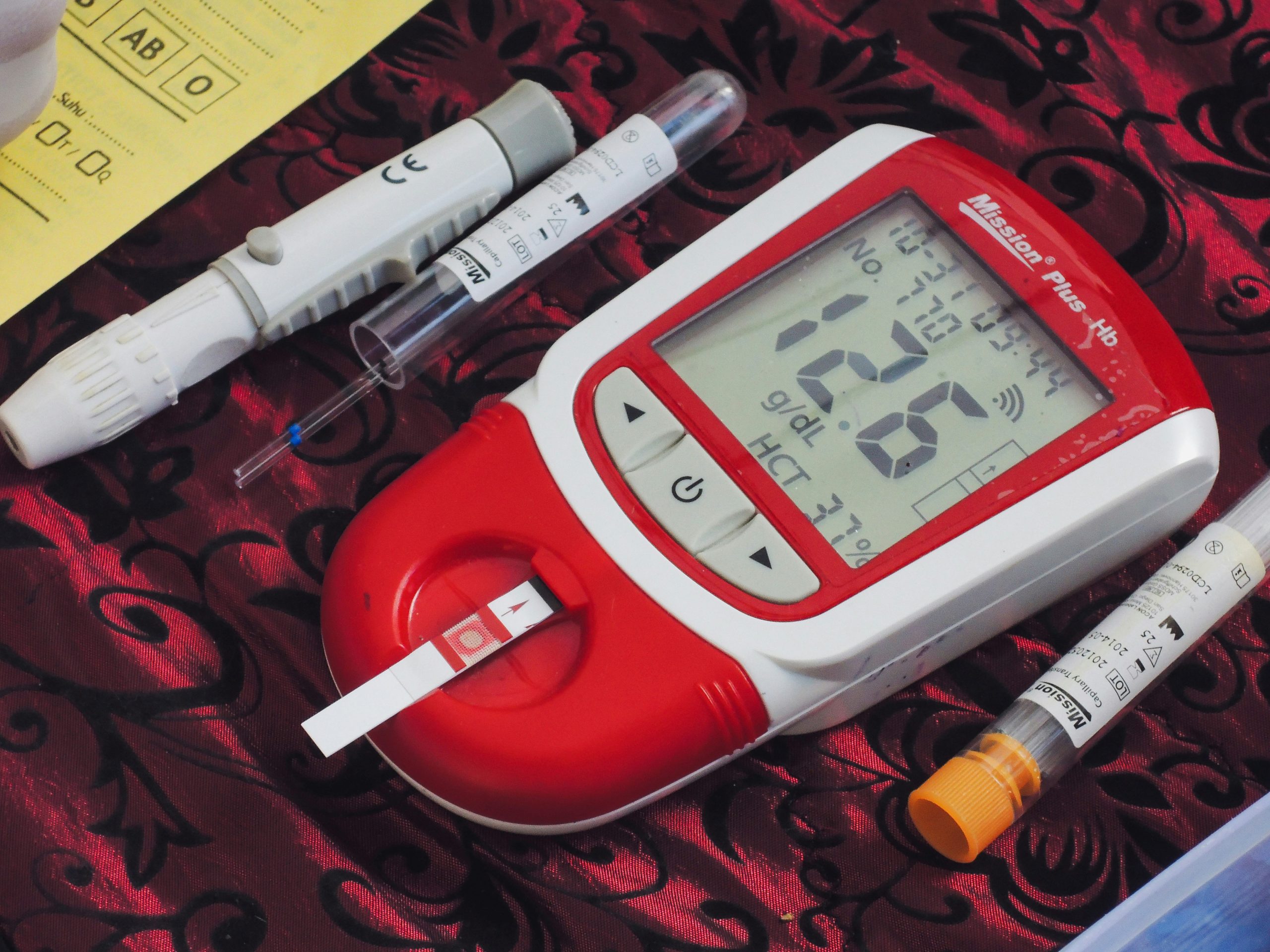 Is an insulin pump a device that automatically infuses a small amount of insulin (basal insulin) throughout the day according to the user’s settings?