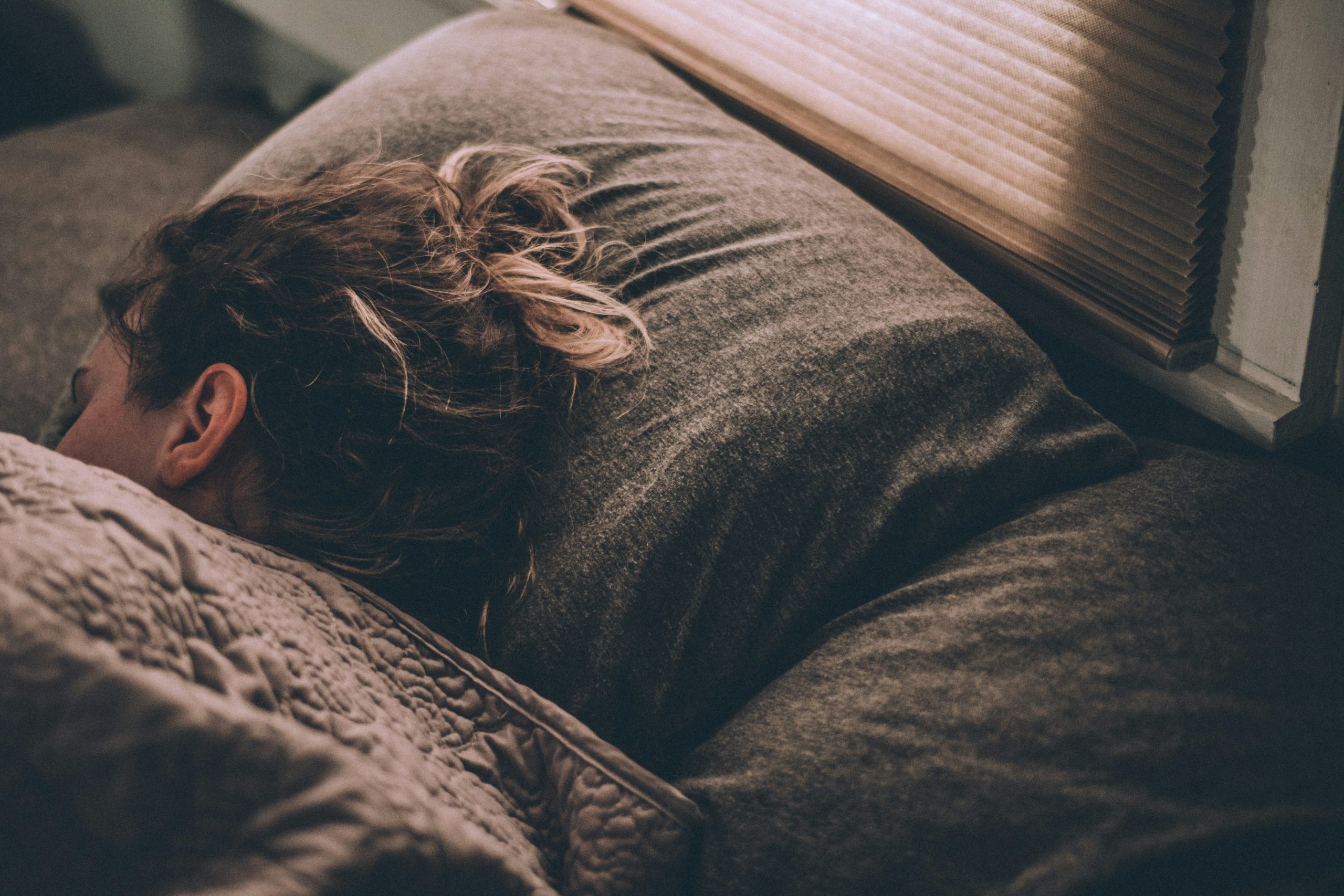 Does the ‘dawn phenomenon’ refer to a rebound spike in blood sugar in the morning after it drops too low during sleep?