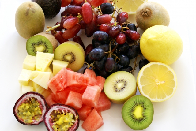 과일의 껍질에는 당분이 많아 벗겨서 먹는 것이 좋다?