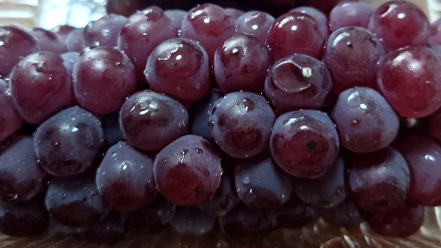 Since grapes are high in sugar, should people with diabetes avoid their consumption?