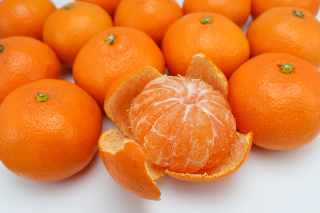 Do fruits like apples, pears, and tangerines all have a low glycemic index (GI)?