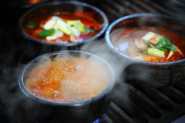 국이나 찌개 요리를 할 때 끓이면 영양소가 파괴되어 혈당 관리에 좋지 않다?
